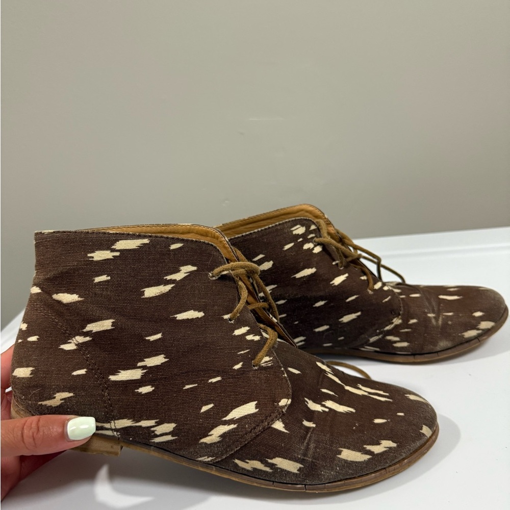 Canvas boots